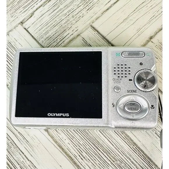 Vtg Olympus Stylus 500 All Weather 5MP Digital Camera w/Battery & Charger Tested - Picture 5 of 9